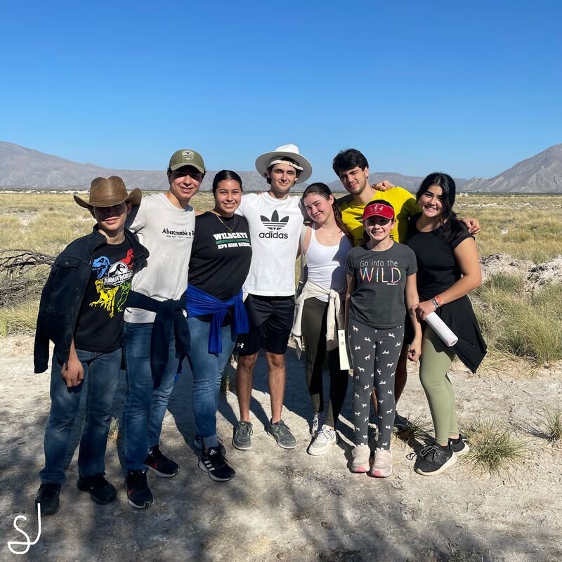 Peregrinos recorriendo el Camino San José en Cuatro Ciénegas